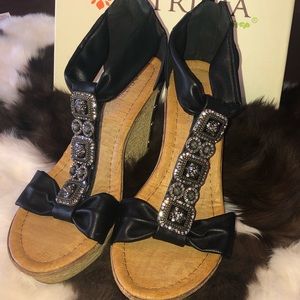 Adorable T strap wedges with jewel accents ✨💕